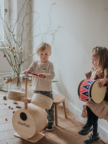 paascadeau plan toys de kleine zebra drums voor kinderen